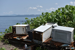 5068　横たわる家電