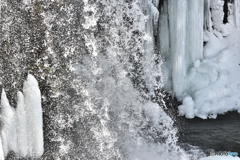 滝の冬
