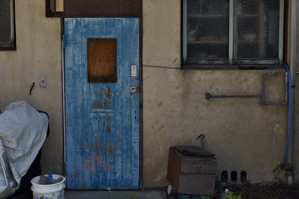pull　the　blue　door　