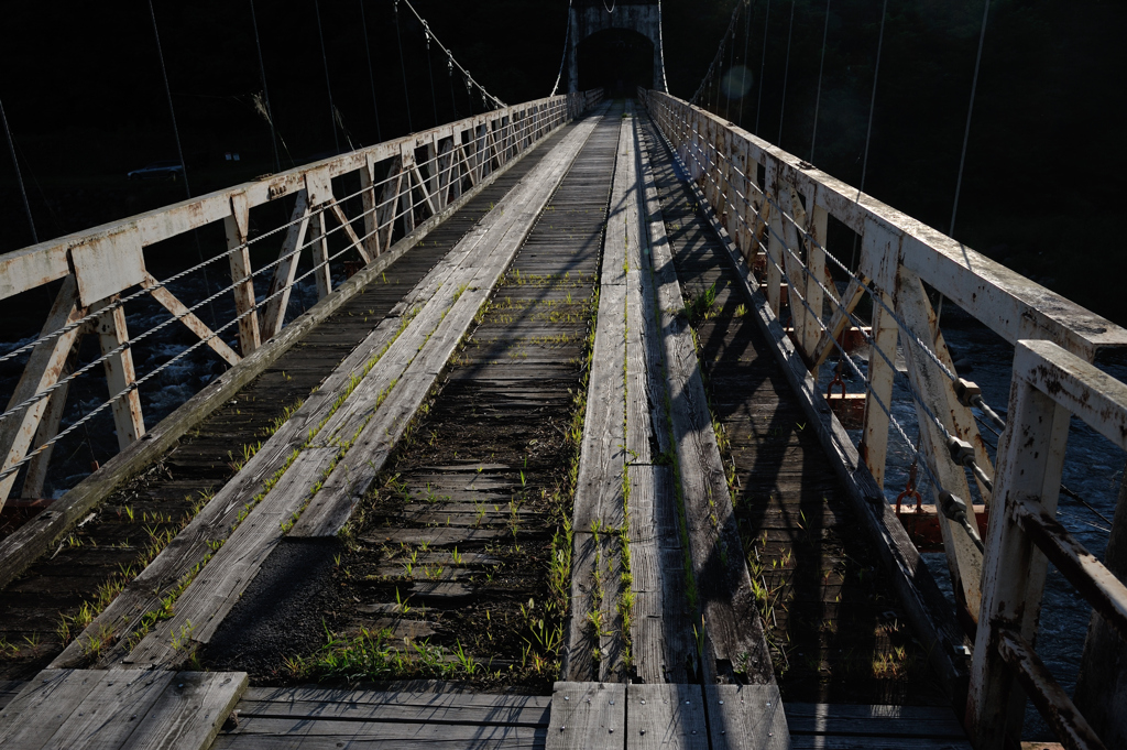 THE　BRIDGE　ON　THE　DARK　２
