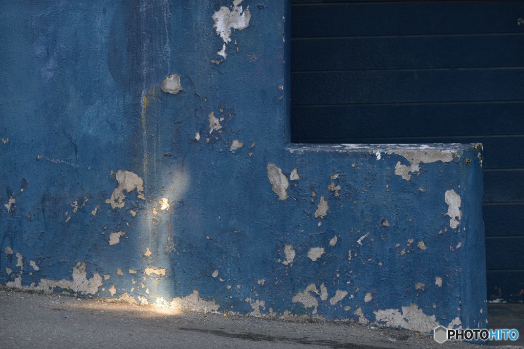 BLUE　IN　THE　DARK