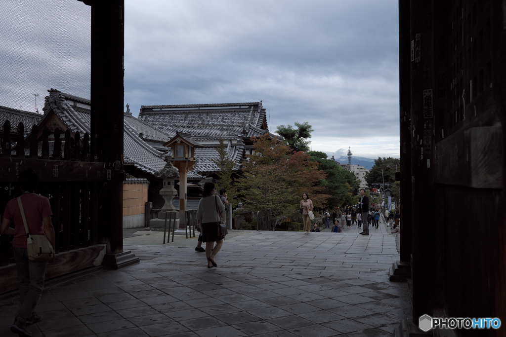 初秋　山門