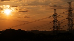 夕日と鉄塔