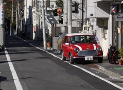 路地裏のMINI