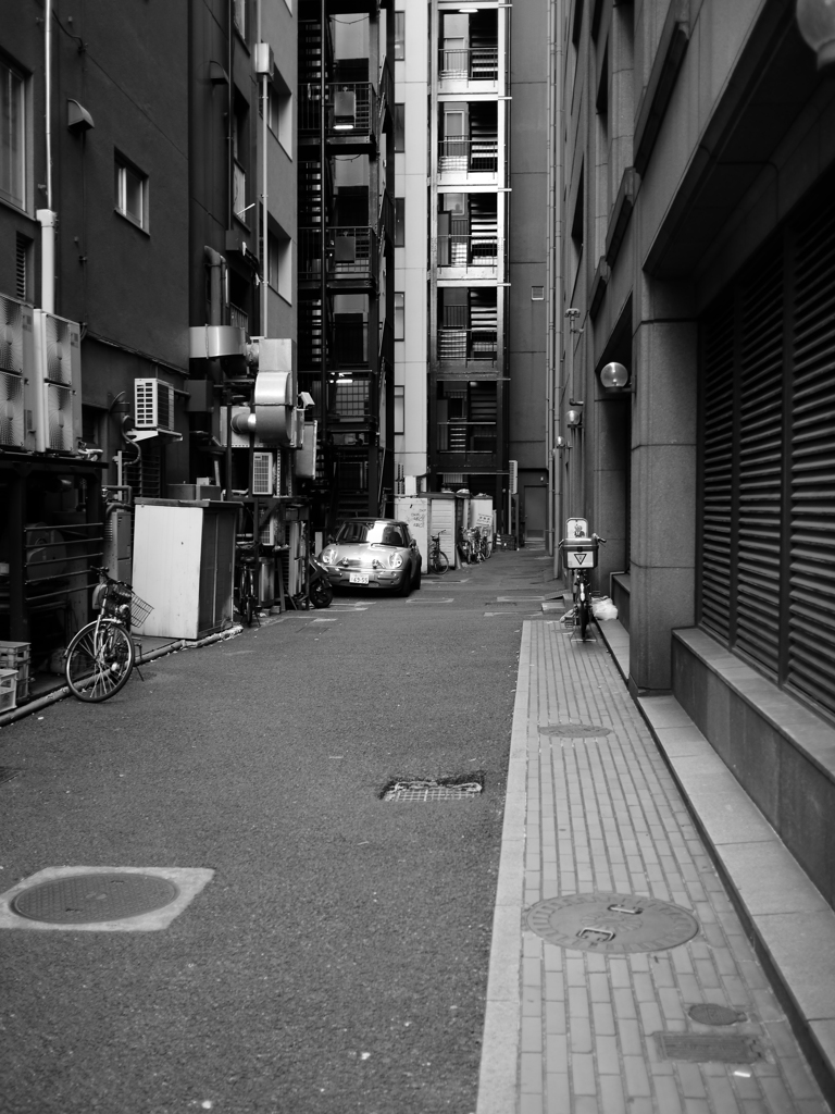 路地裏のミニ