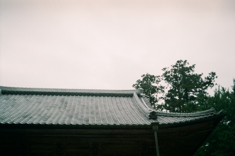 山門の瓦