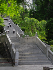 法多山本堂への石段。