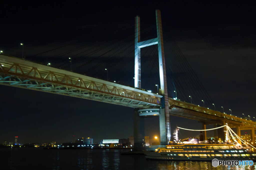夜のベイブリッジ
