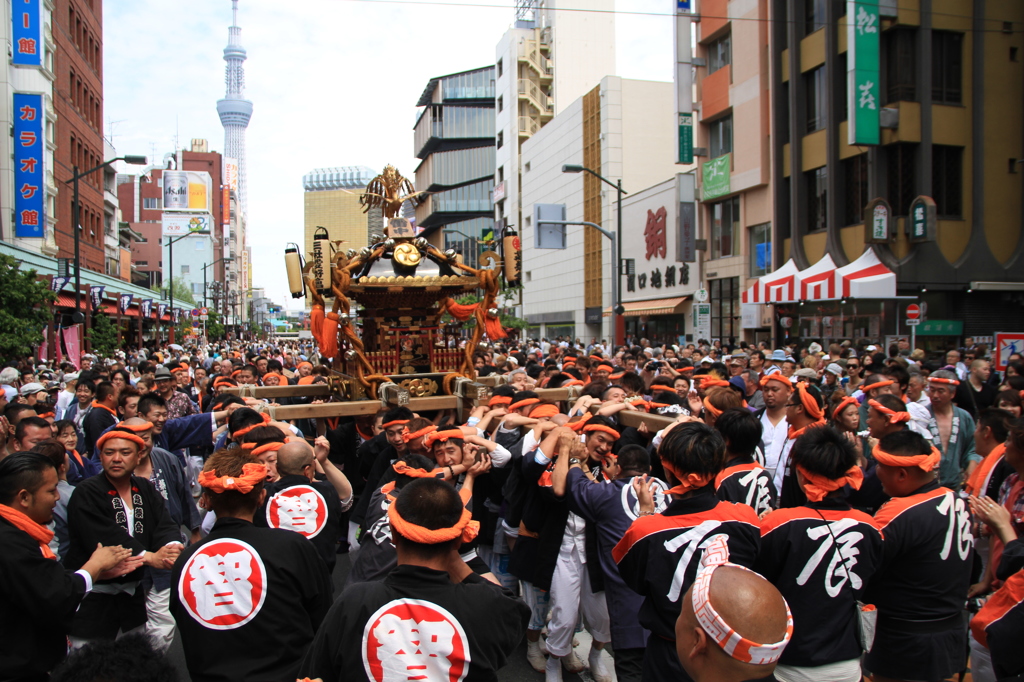 三社祭　祭りだワッショイ