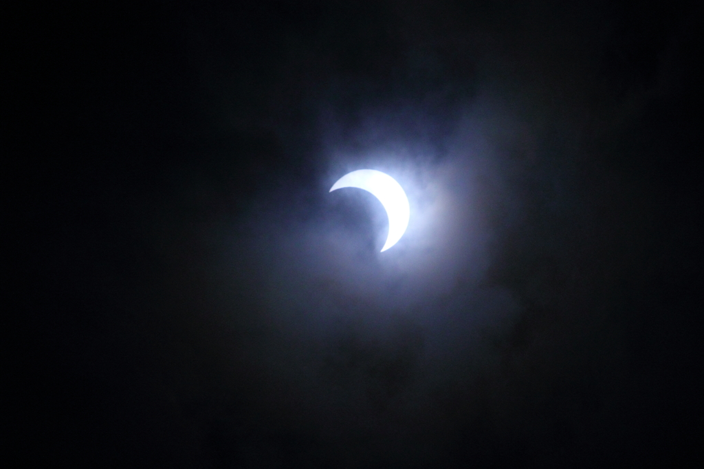 A solar eclipse －不完全の美－