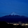 富士宮の街灯りと富士