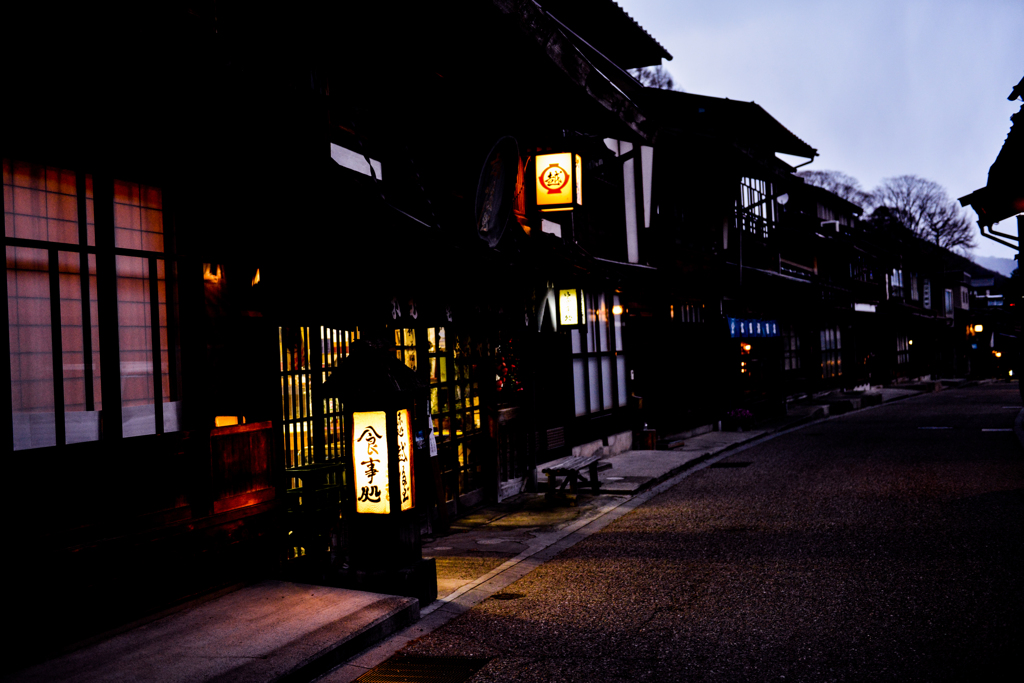 木曽路奈良井の夕暮れ時