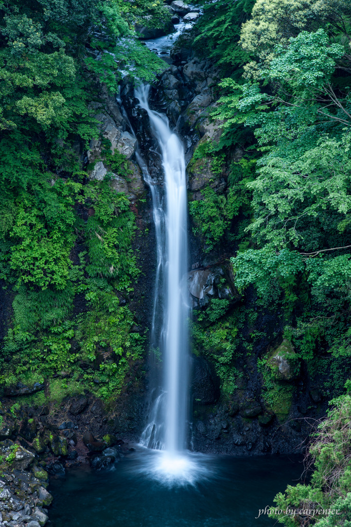 渓谷の癒し水