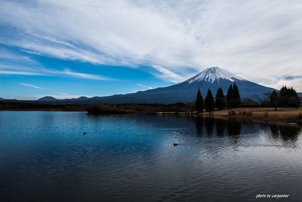 静かな湖畔