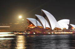 the moon light up the opera house.....