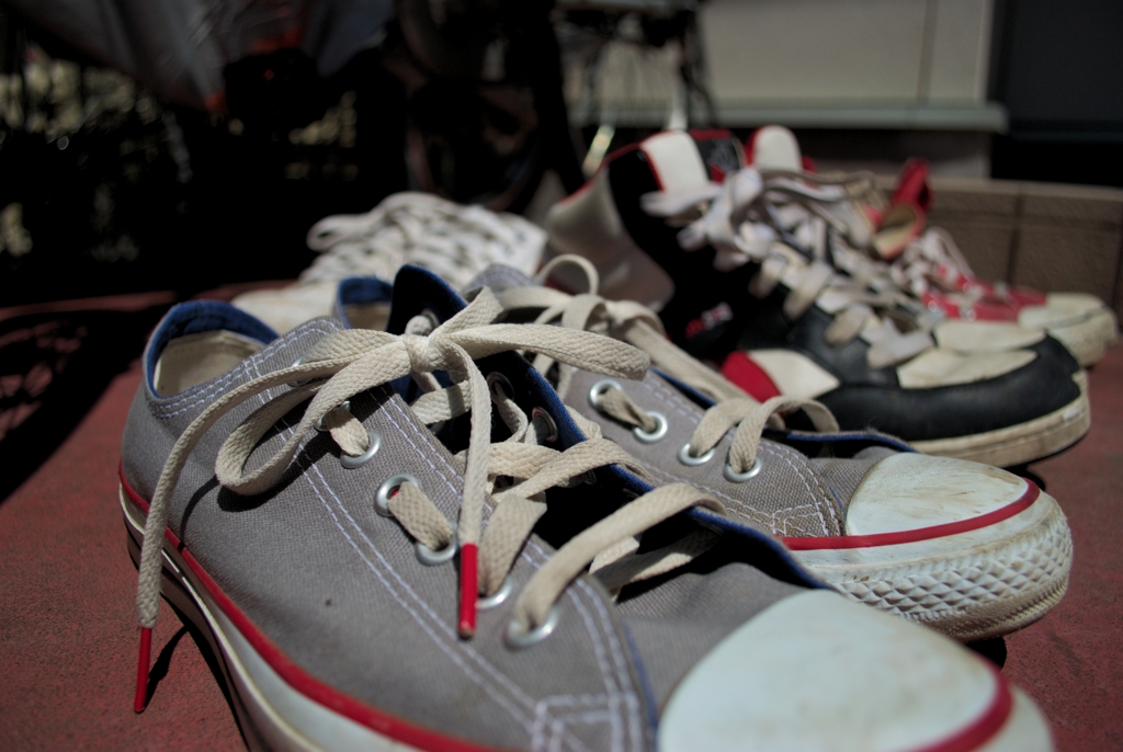 日光浴するスニーカー達