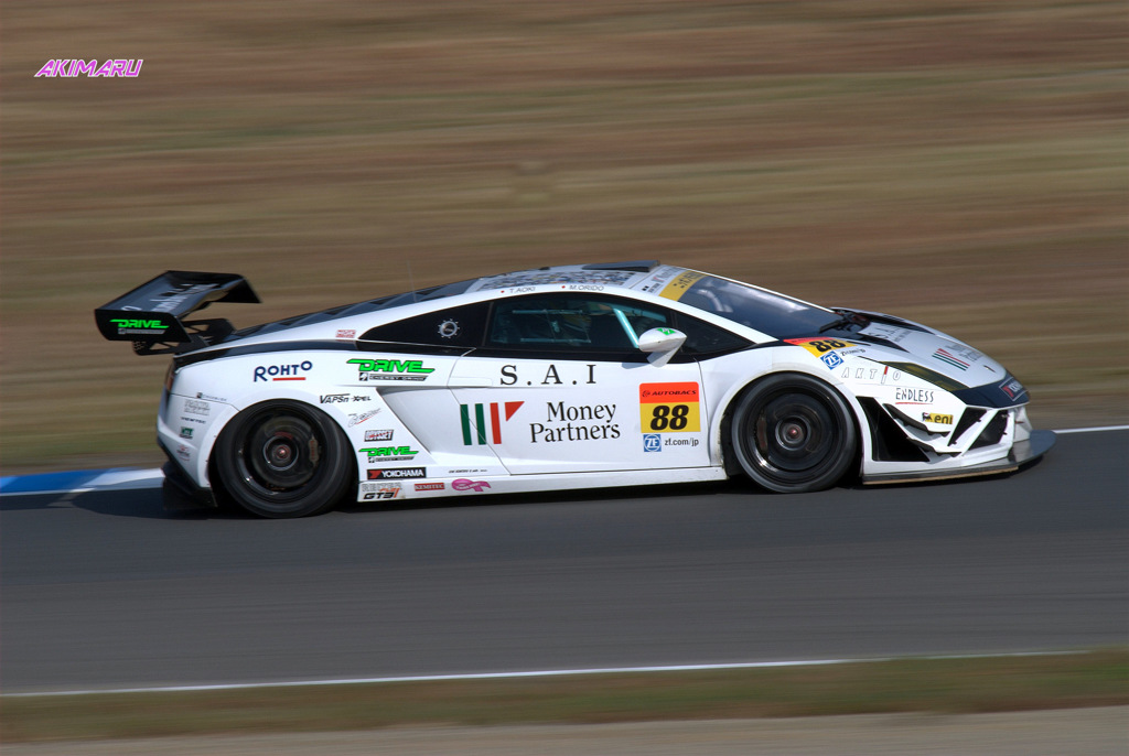 #88　マネパ ランボルギーニ GT3