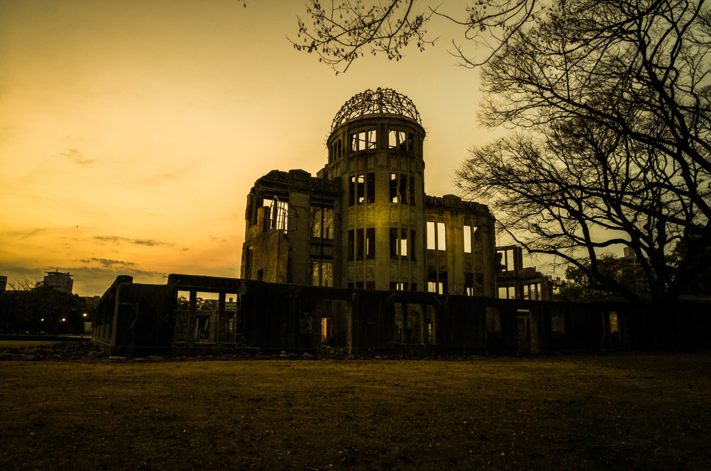 原爆ドームの夕暮れ