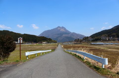 湯布院まで直進下さい