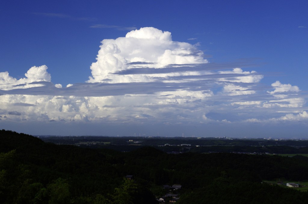 空はまるで君のように青く澄んで何処までも