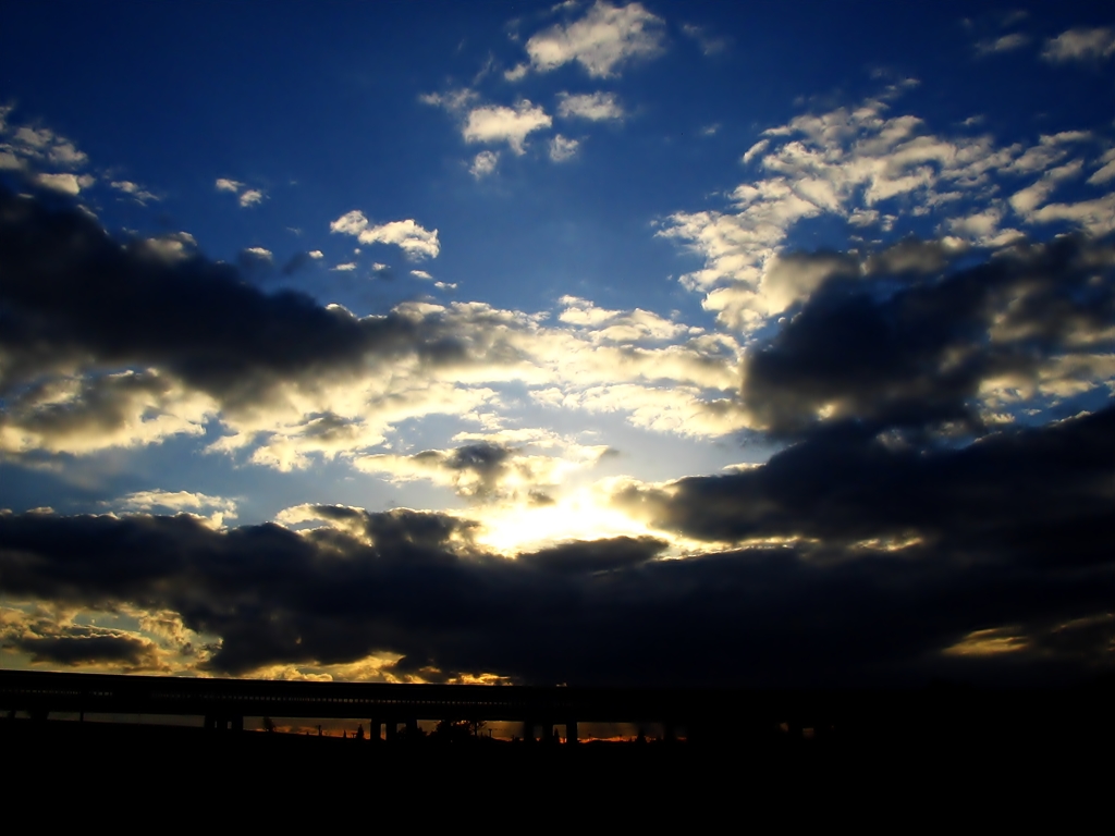 光る雲
