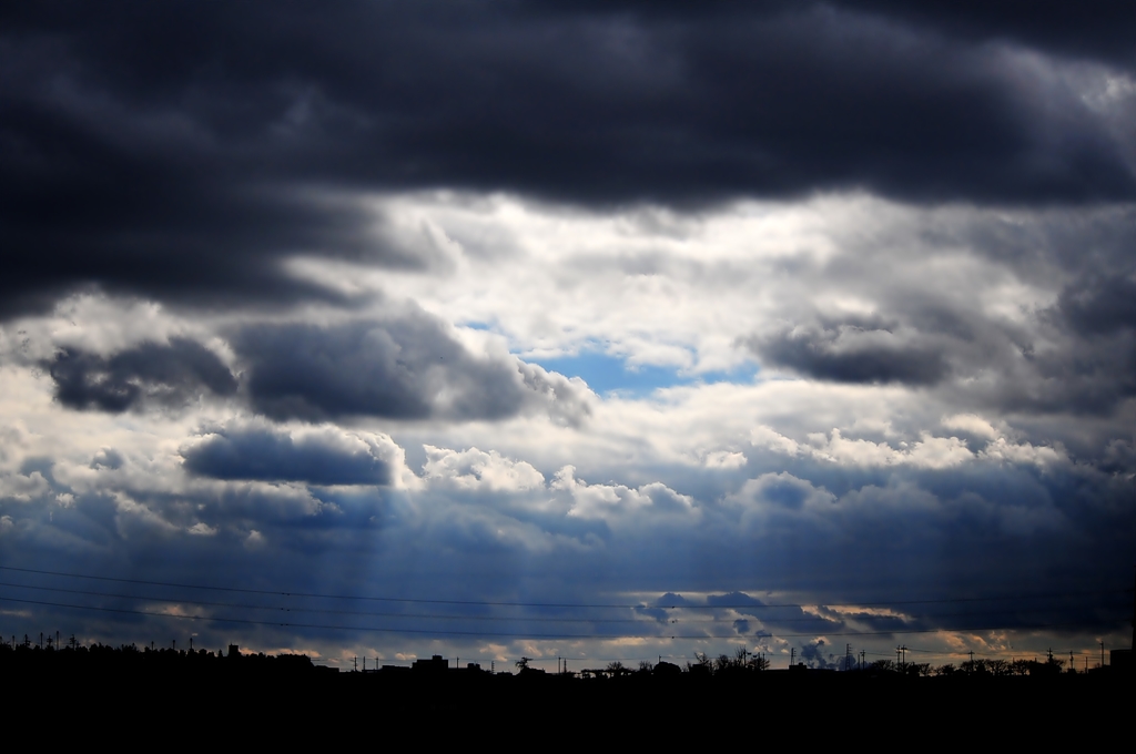 暗雲と光