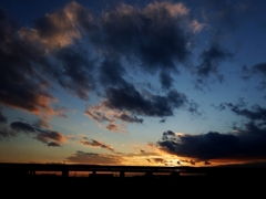 夕暮れのハイウェイ