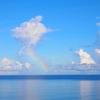 海の上の小さな虹