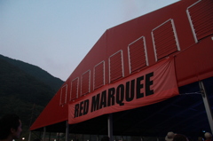 赤の大テント