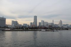 横浜港大さん橋国際客船ターミナルからの赤レンガ倉庫とみなとみらい