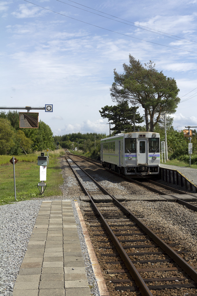 美馬牛駅に停車する列車