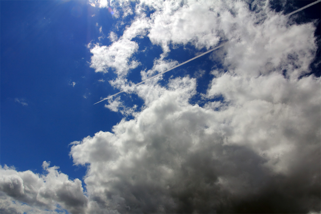 麓郷で見た飛行機雲