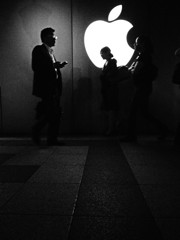 iphone=apple
