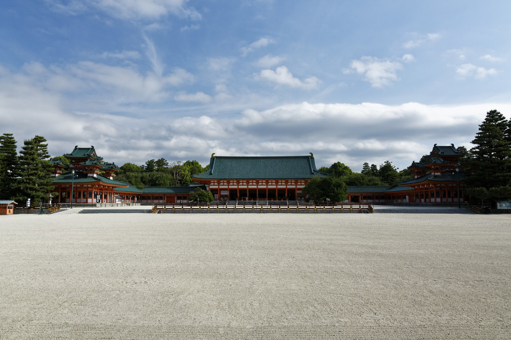 早朝の平安神宮