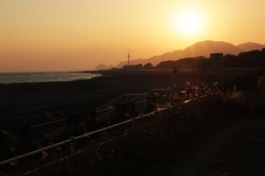 年明けの夕暮れ海岸