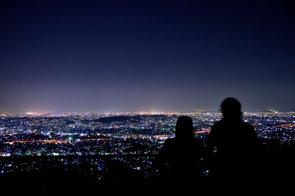 夜景とカップル