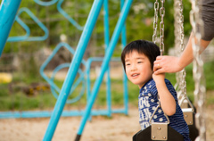 父の手と子供