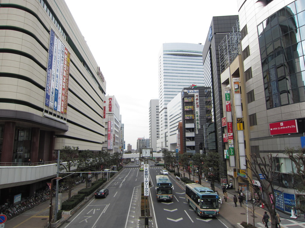 大宮駅西口、曇天
