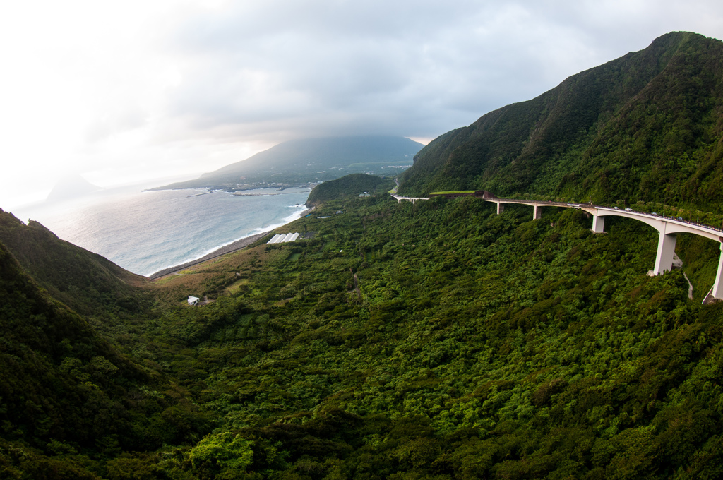 大坂橋より望む八丈富士と八丈小島