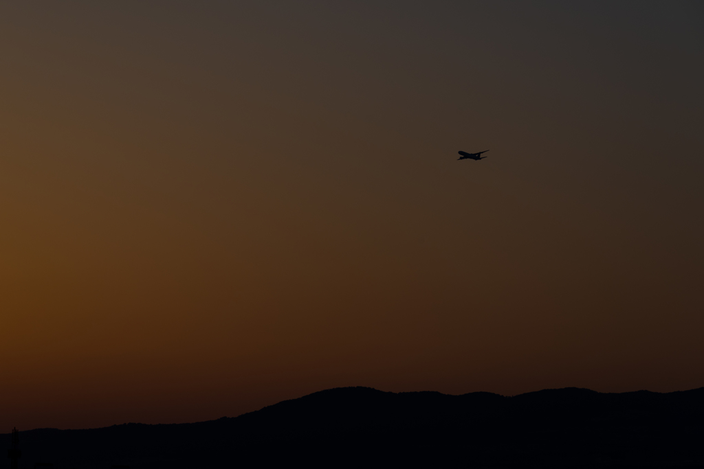 夕まずめの空に浮かぶ