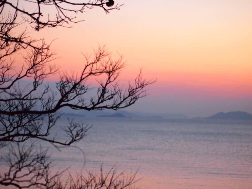 冬の夕日と海