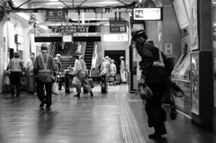 大久保駅 深夜の作業開始