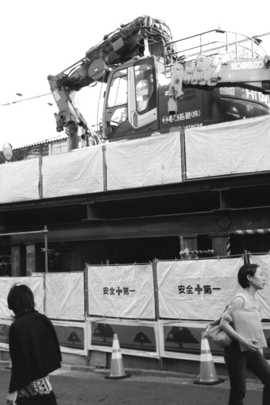 下北沢駅 線路沿いの坂道