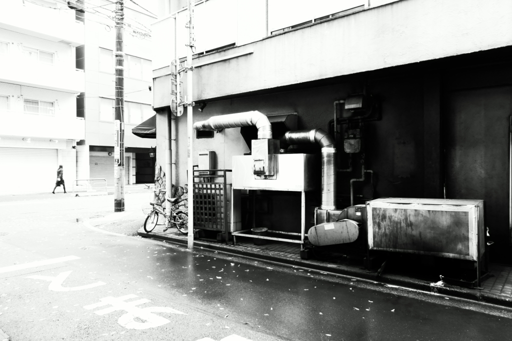 ピザ屋の裏手