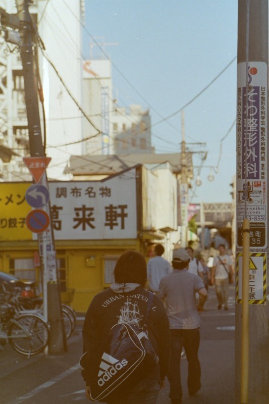 調布 駅西側