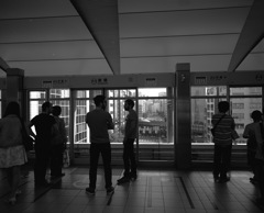 ゆりかもめ線 新橋駅プラットホーム