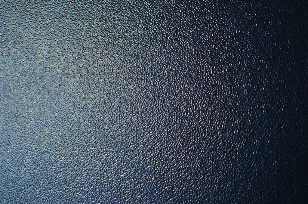 青
