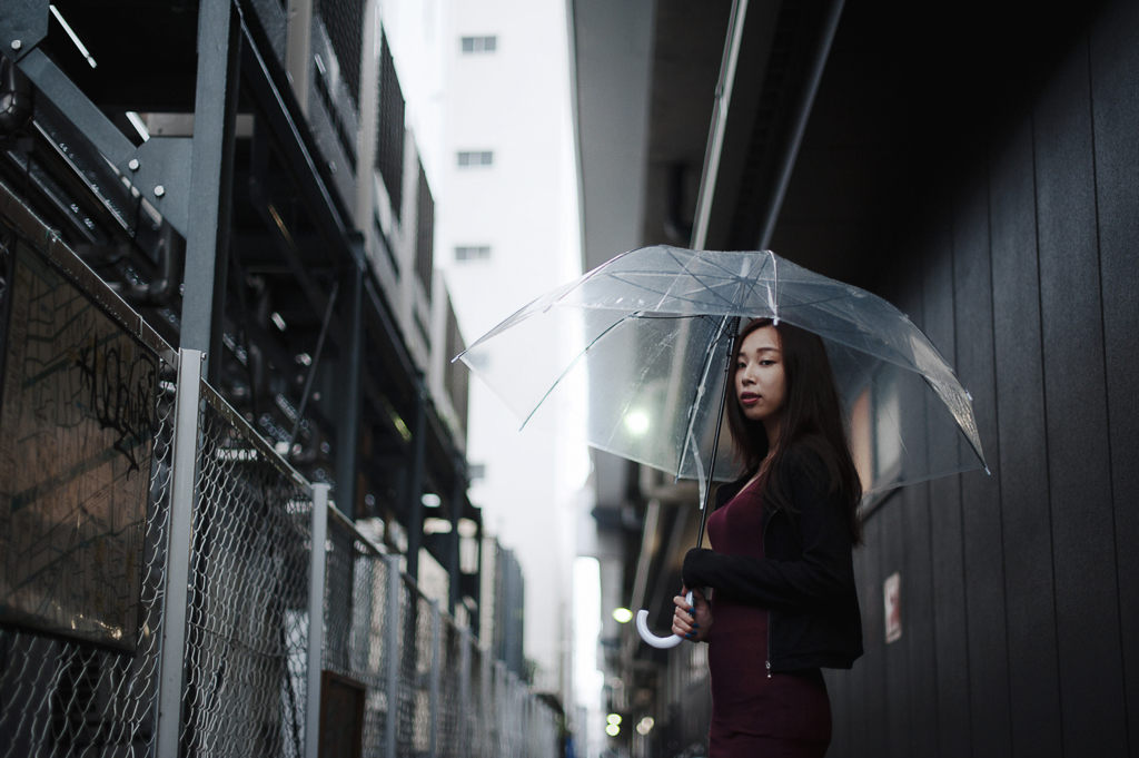 空がない街に降る雨