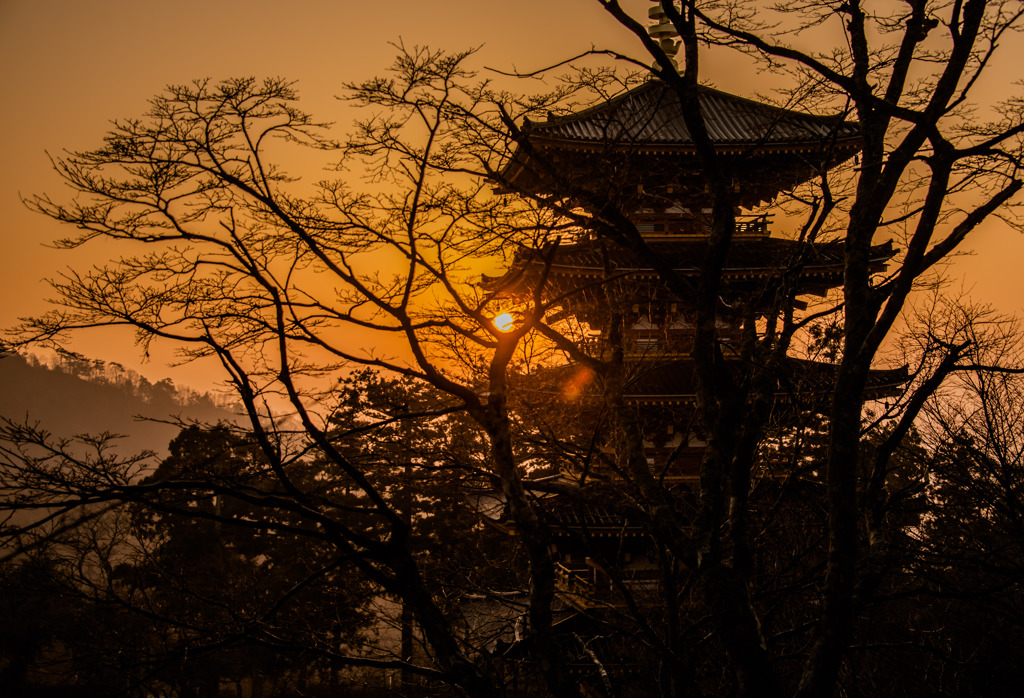 成相寺の夜明け