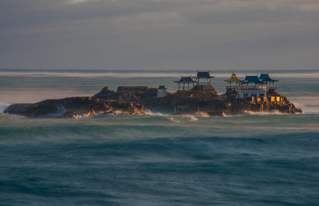 斜光に、浮かぶ竜宮城　
